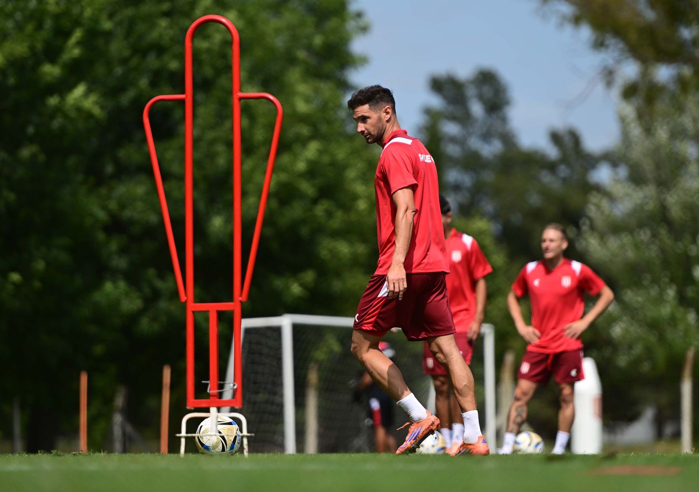 Estudiantes pretemporada entrenamiento Alario