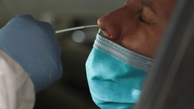 covid en argentina: ocho muertes y 548 nuevos contagios