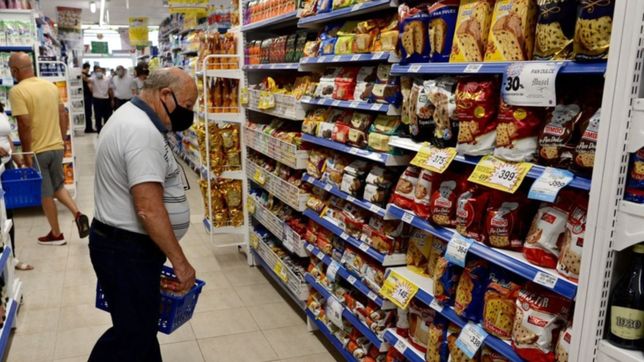 el gobierno renueva el programa precios cuidados con 1.300 productos y un aumento