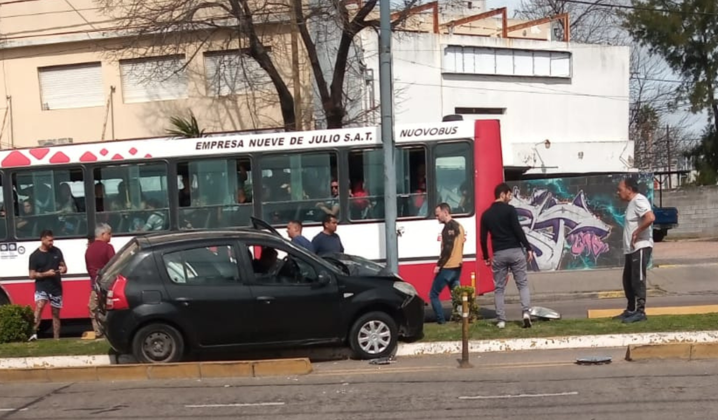 accidente en diagonal 73, termina en la rambla (1)