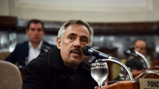 todo a pulmon: lerner recibio la llave de la ciudad y fue declarado personalidad destacada