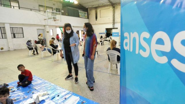 cuando se paga, en que ciudades y a quienes alcanza: todo sobre el nuevo bono de la anses