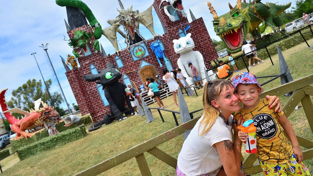 Todas las fotos de la previa de la quema de muñecos de fin de año en La Plata