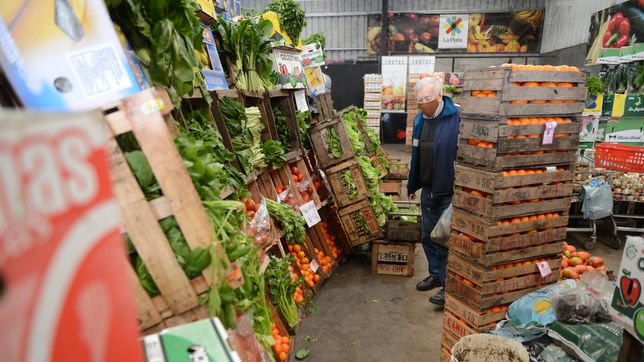 los decuentos y beneficios para comprar fruta, verduras, pan y fiambre en el mercado regional