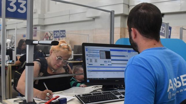 el gobierno reglamento el bono para los jubilados: ¿quienes y cuando lo cobran?