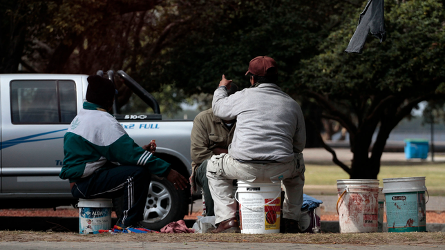 sancionan a trapitos en el centro de la plata durante operativos simultaneos