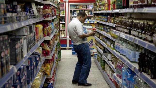 la canasta basica subio 2,7% en septiembre: cuanto necesita una familia para no ser pobre