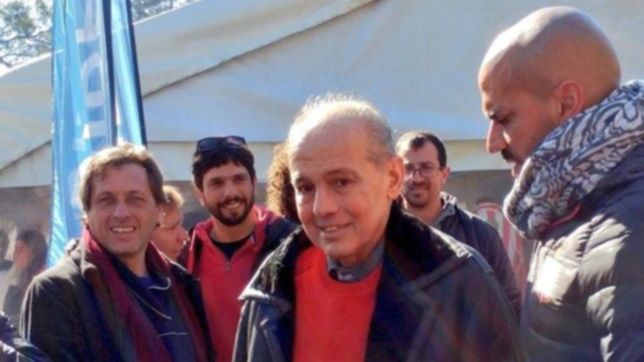 video: alejandro sabella se sumo a los festejos de estudiantes y hasta cocino locro