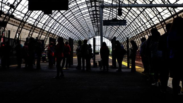 avanza la extension del servicio y la llegada del horario nocturno al tren roca ya tiene fecha