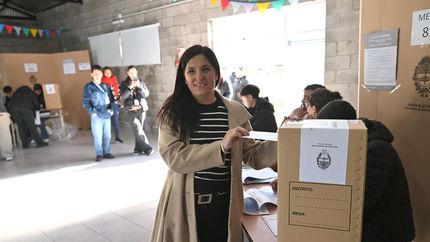 Luana Simioni votó en La Plata y llamó a transformar la bronca en un voto por la positiva