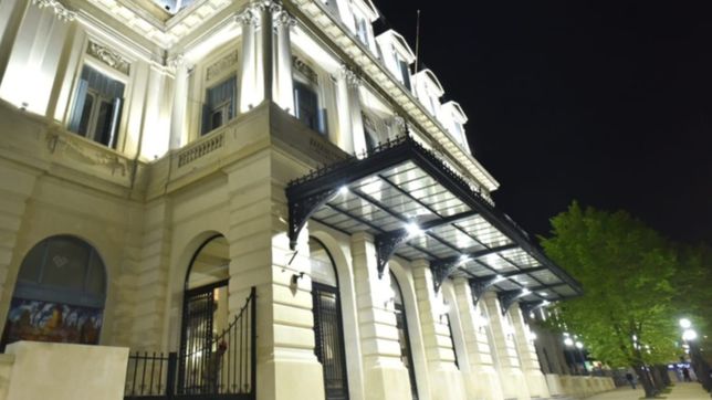 uno por uno, la guia completa para recorrer los museos a la luz de la luna