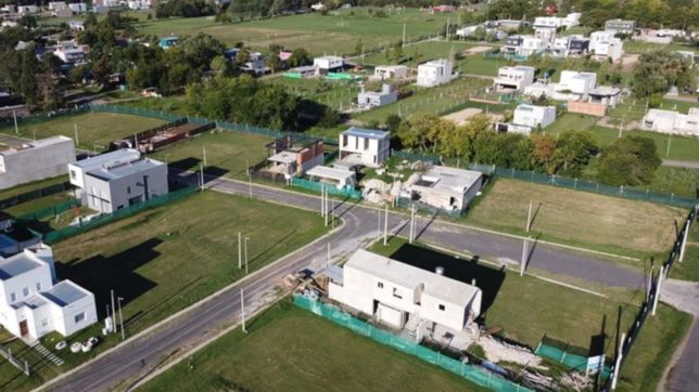¿donde estan los exclusivos barrios de la plata intimados por usurpar calles publicas?