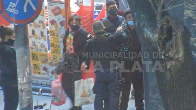 la policia detuvo a un hombre por robar en un supermercado del centro de la plata