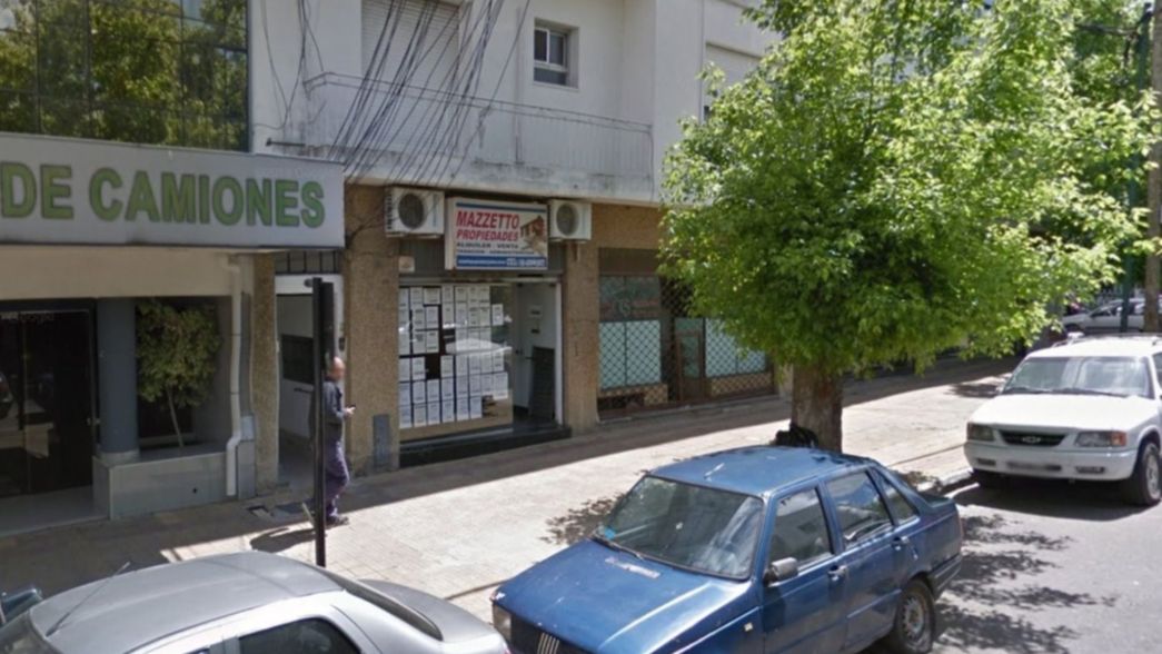 La estafaron con 22 mil dólares y se atrincheró en la inmobiliaria: No me pienso mover