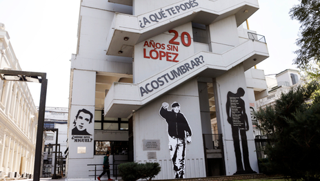 La UNLP renovó el mural de Julio López a 20 años de su segunda desaparición
