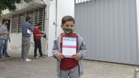 Anuncian el envío de casi 350.000 turnos para segundas dosis en chicos y chicas