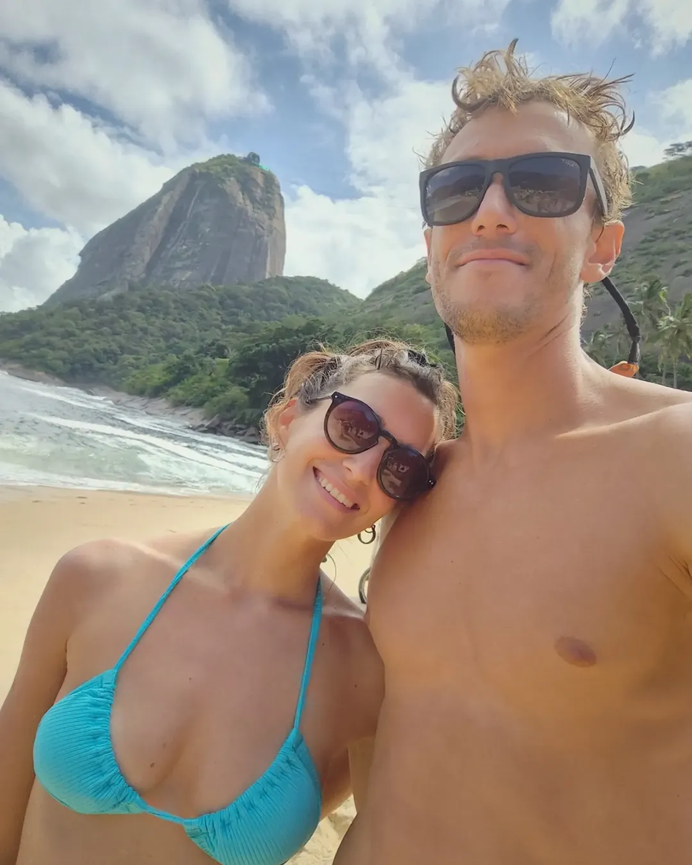 Manuela Sáez y Raúl Ferrer Justo, la pareja de La Plata que dejó todo para vivir en el mar