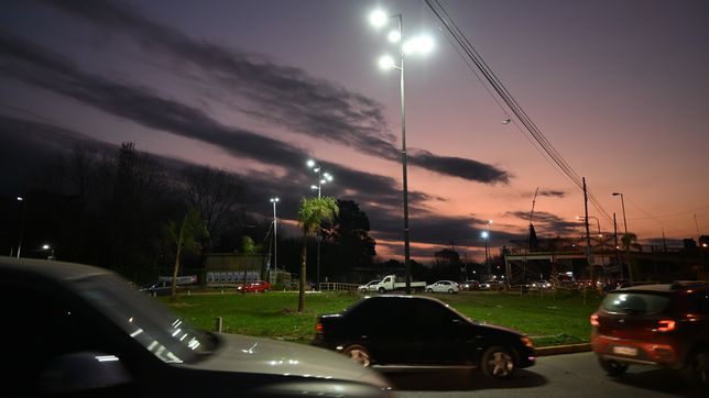 extienden el plan de alumbrado publico de la plata con el recambio y colocacion de luces