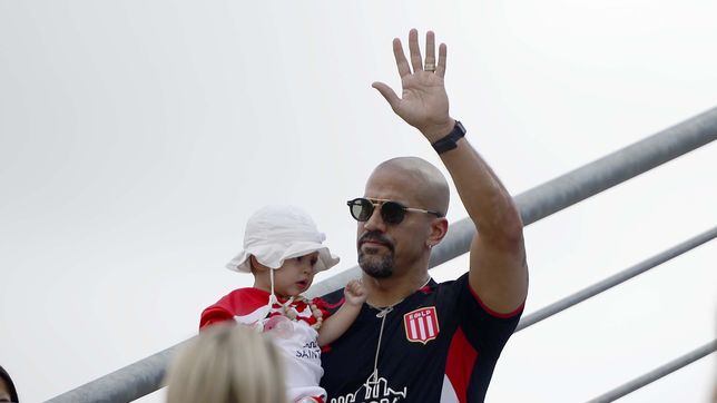 veron volvio a ser la sensacion en la tribuna de estudiantes en una nueva final