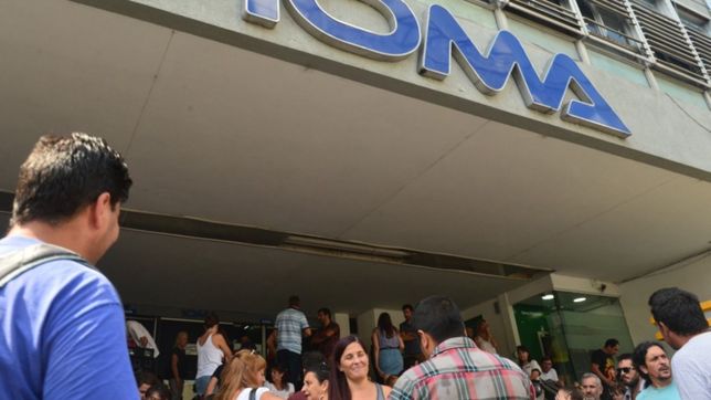 familiares de dos nenes le reclamaron a ioma que cubra sus medicamentos