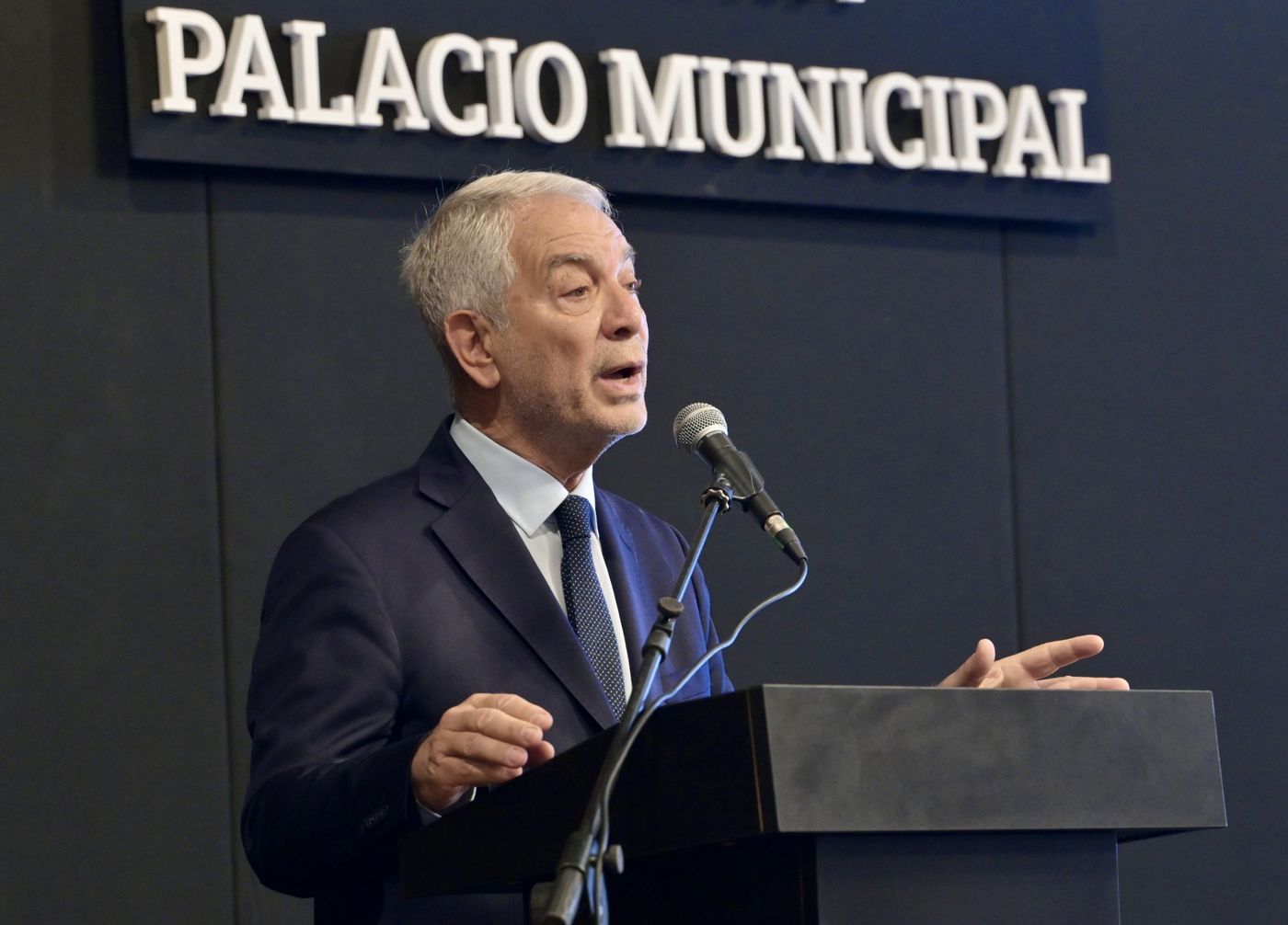 El intendente Julio Alak busca tener el control del bloque de concejales