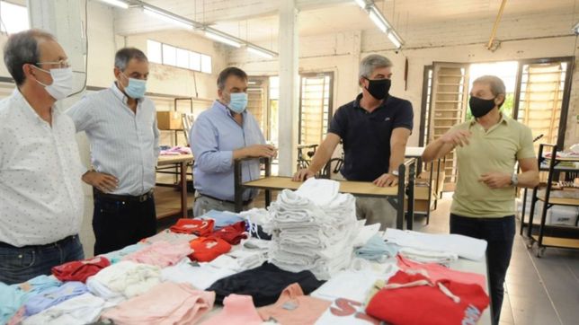 candidatos de juntos recorrieron las instalaciones de una fabrica textil en la plata