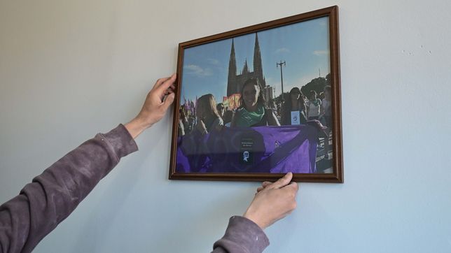 homenaje a la periodista virginia ilariucci en la sala de prensa recuperada