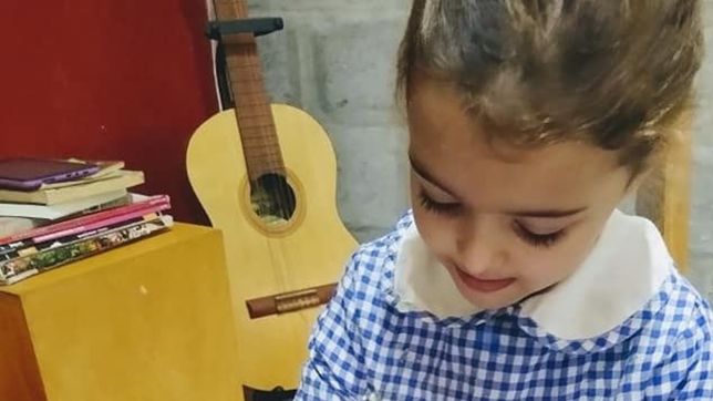 juntan dinero para operar a una nena de la plata con una discapacidad motriz