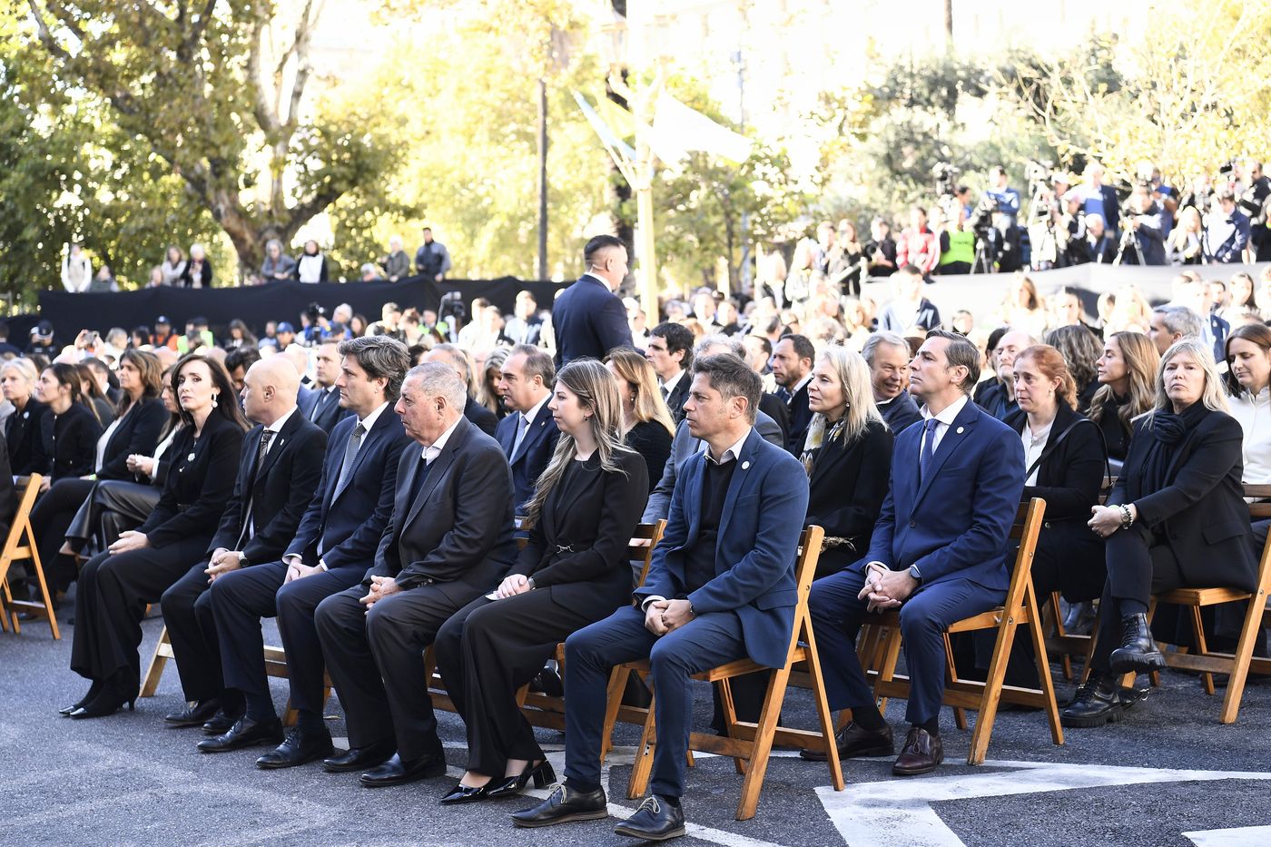 Victoria Villarruel y Axel Kicillof, en uno y otro extremo de la primera fila en la misa por el papa Francisco