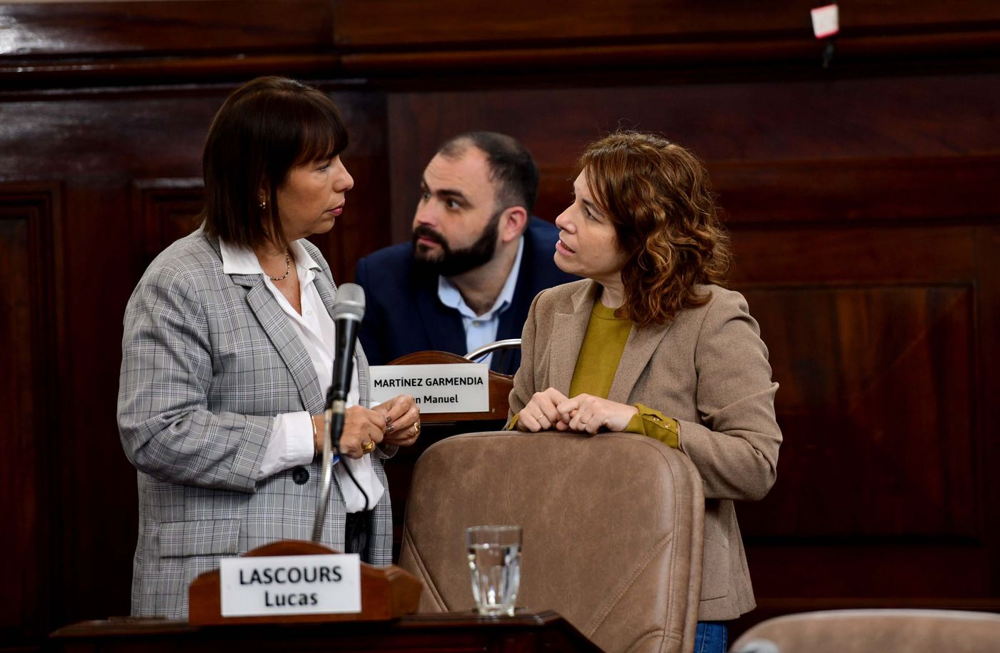 Florencia Barcia se suma a las filas de Patricia Bullrich en el Concejo Deliberante de La Plata. En la foto junto a la libertaria Florencia Defeo
