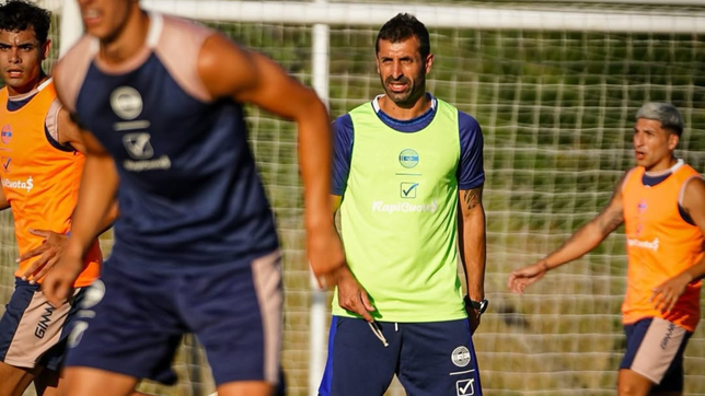 gimnasia se canso de esperar y junto a zaniratto redireccionaron la busqueda del delantero