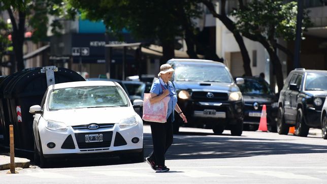al verano le cuesta despedirse de la plata y se viene un viernes de sol y 31°c de maxima