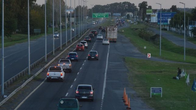 arranco el exodo de semana santa: 4 mil autos por hora pasan por los peajes a la costa