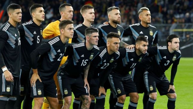 marcos rojo fue declarado transferible en el manchester united y busca equipo en europa