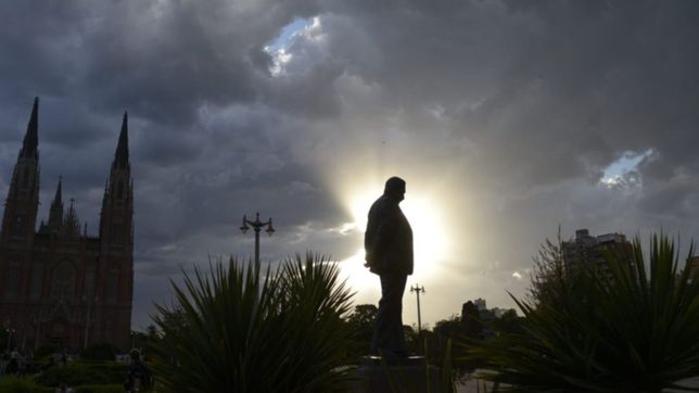 domingo fresco en la plata: ¿a que hora llegarian las lluvias a la ciudad?