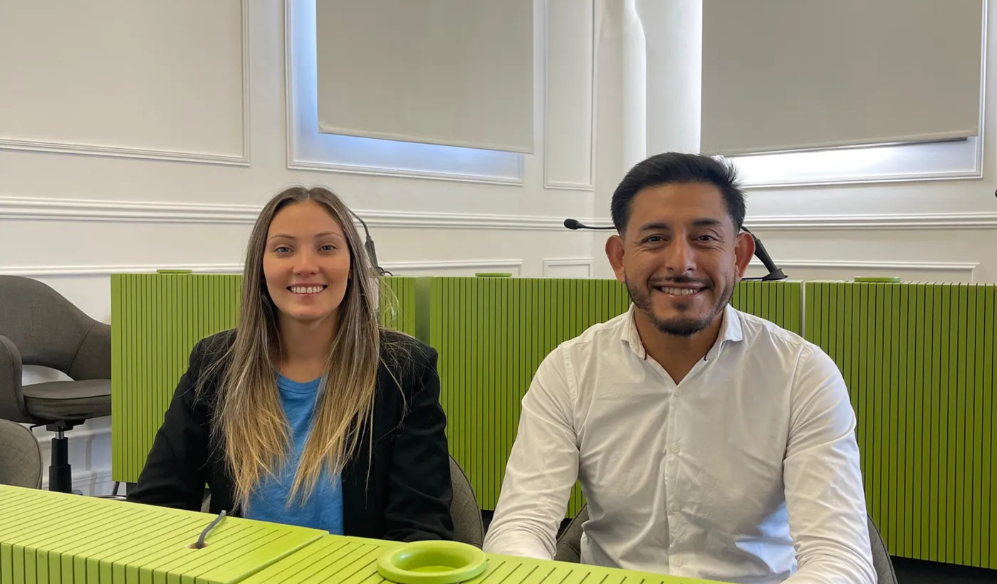 Agustina Caparroz y Peto Rojas.png