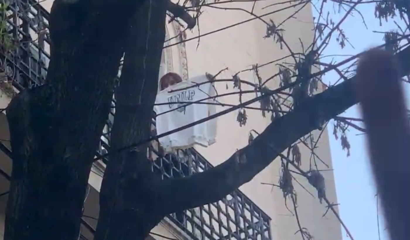 Cristina Kirchner buzo UNLP.png