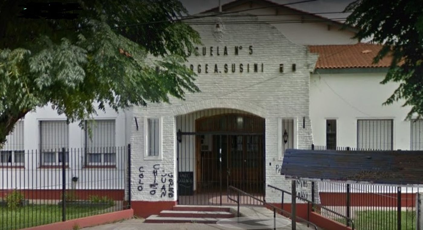escuela 5 ensenada.jpg