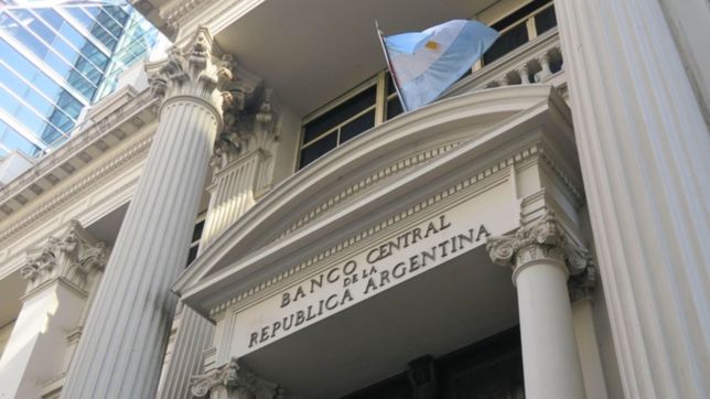 el banco central subio la tasa de interes 8 puntos: ¿cuanto se pagaran los plazos fijos?