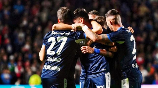 gimnasia logro un enorme triunfo como visitante ante argentinos por 4 a 2