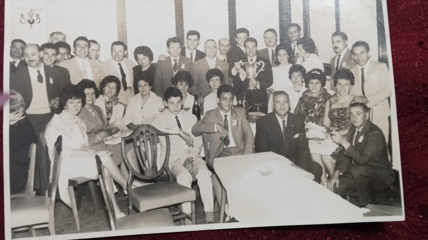 Una reunión de la Comisión Directiva, en el auge de la cooperativa. 