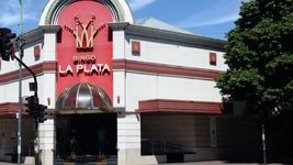 una violenta pelea de trapitos frente al bingo de la plata termino con cinco detenidos una violenta pelea de trapitos frente al bingo de la plata termino con cinco detenidos