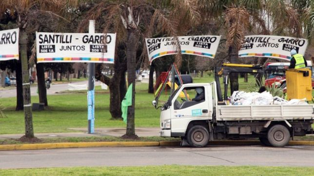 levantaron toda la carteleria de las calles de la plata por la veda electoral