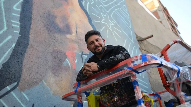 ¿quien es el artista que pintara en la plata el mural del papa francisco mas grande del mundo?