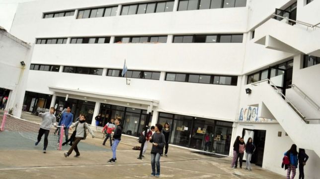 dolor en el bachillerato de bellas artes por la muerte de un historico profesor