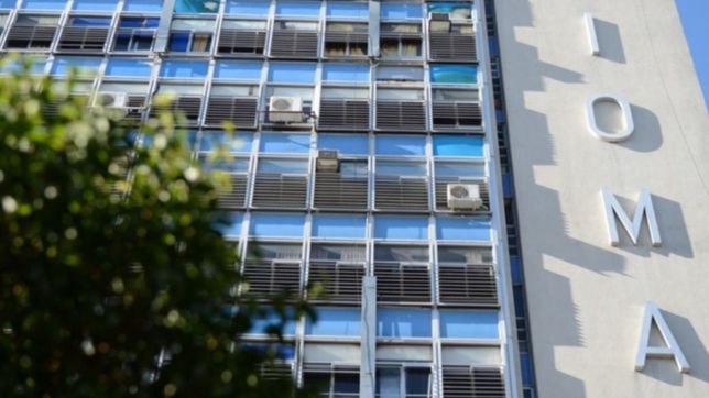 los anestesiologos acordaron con ioma un aumento del 75% y levantaron el paro