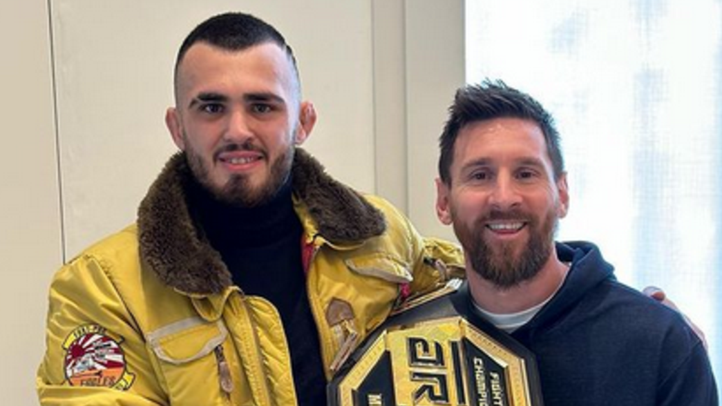 El campeón platense de MMA Pepi Staropoli fue recibido por Messi en su casa en Francia