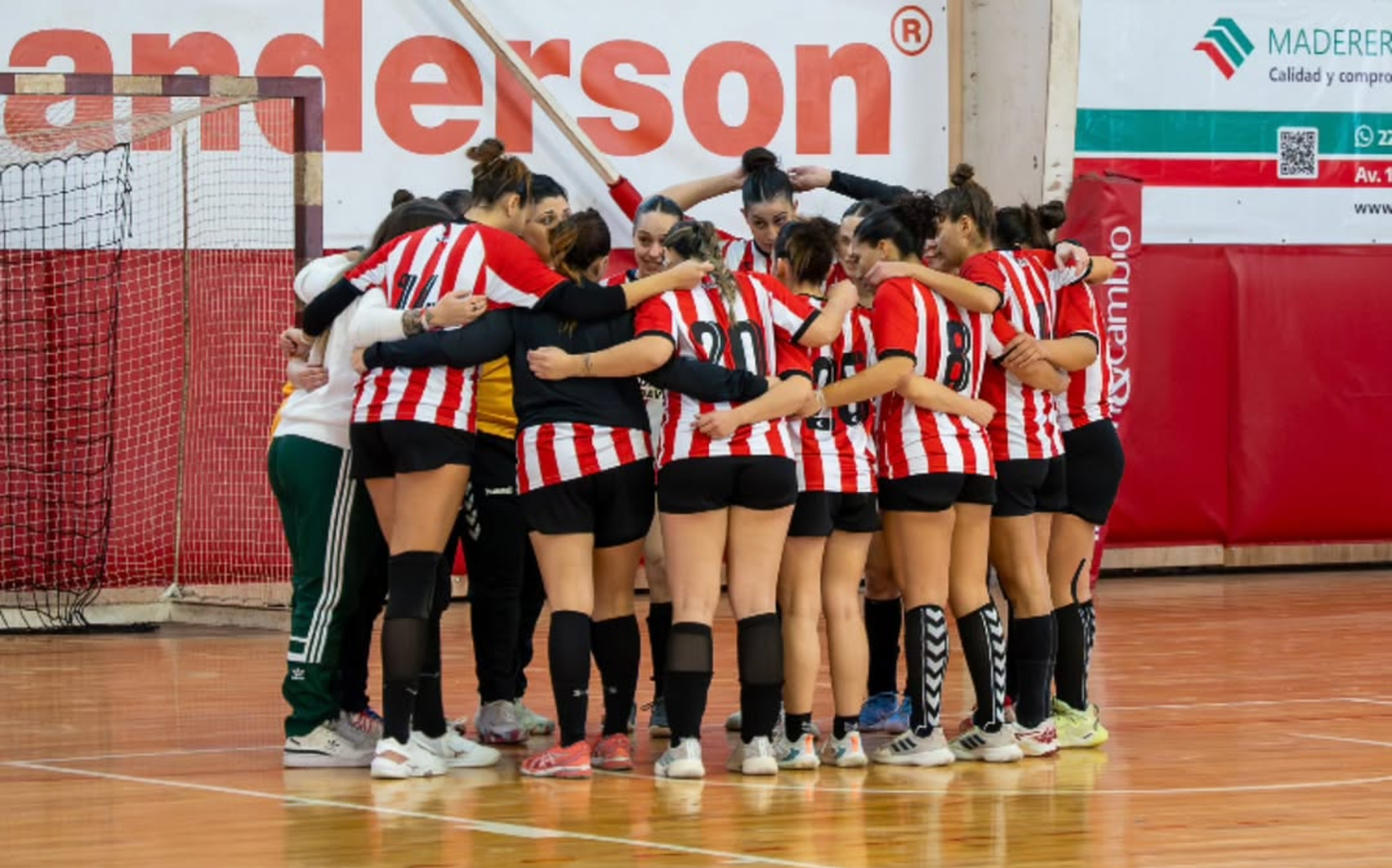 Estudiantes Handball femenino.png