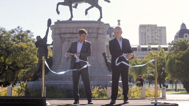 kicillof y alak cortaron las cintas de la plaza san martin: vuelve hoy a sus duenos