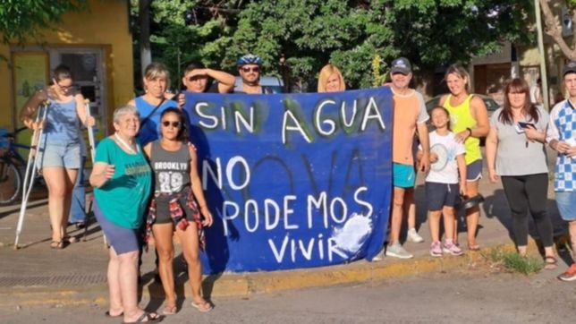 hartos por los cortes de agua, vecinos realizaron una protesta en diagonal 74 y 71